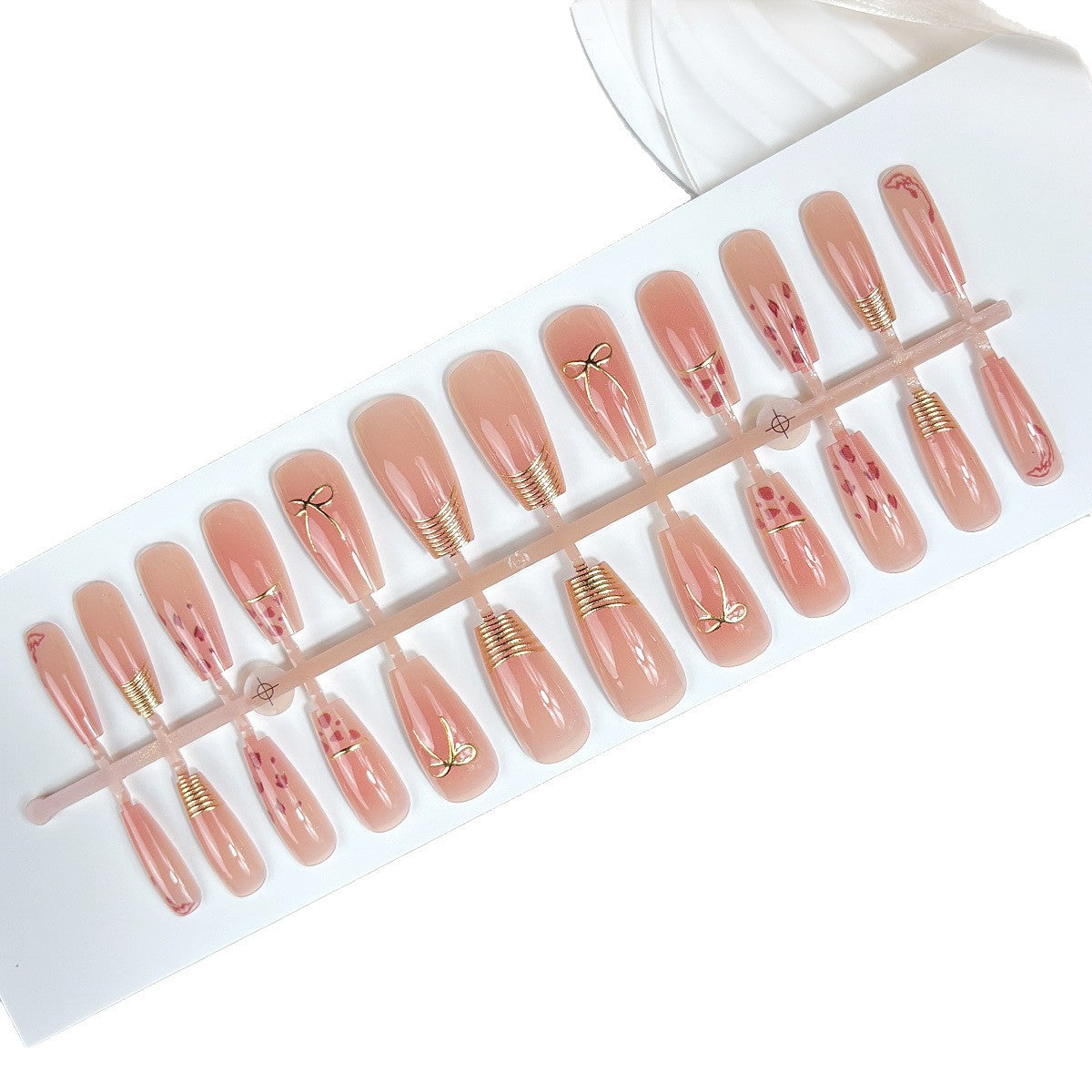 Elegantes Press-On-Nageldesign Brehn