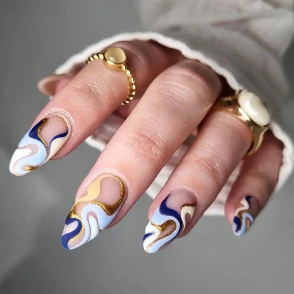 Kunstnägel mit modernem wellenförmigen Design Brehn