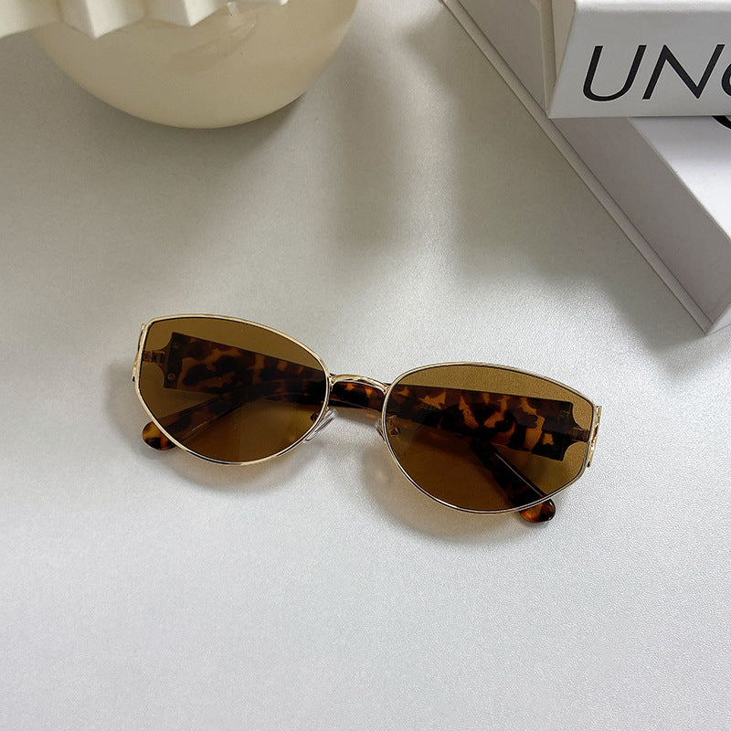 Modische Cat-Eye Sonnenbrille mit Goldenem Rahmen Brehn