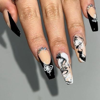 Nagelkunst mit Herz- und Lippenmotiven Brehn