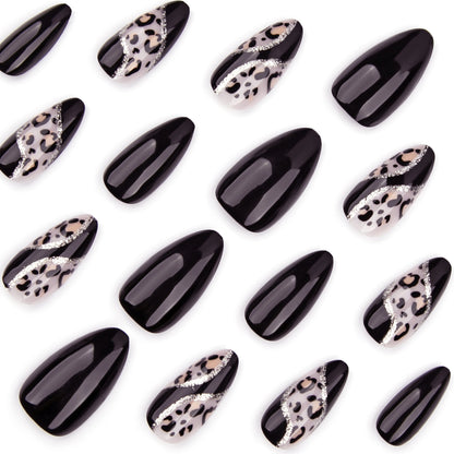 Kunstvolle Stiletto-Nägel mit leopardischem Design und Glitzereffekten Brehn
