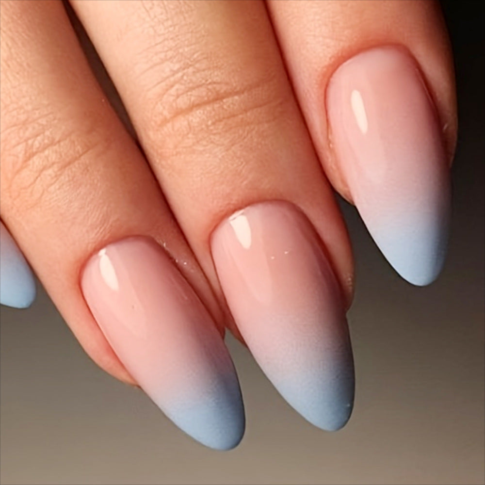 Gradient Ombre Stiletto Nagelkunst