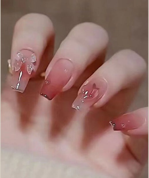 Elegante Nagelkunst mit Glanzfinish Brehn