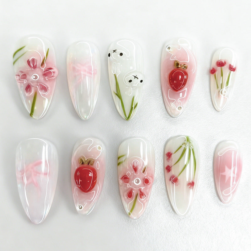 Kunstnagelset mit floralen Motiven und verspielten Details Brehn