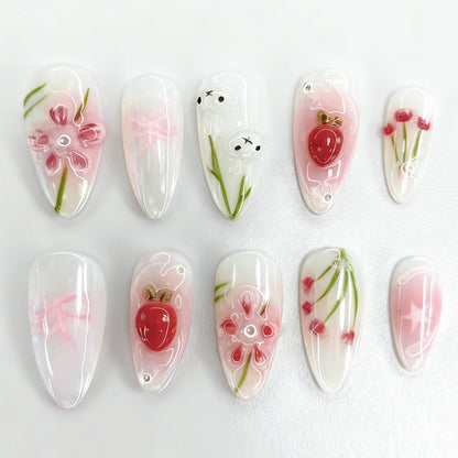Kunstnagelset mit floralen Motiven und verspielten Details Brehn
