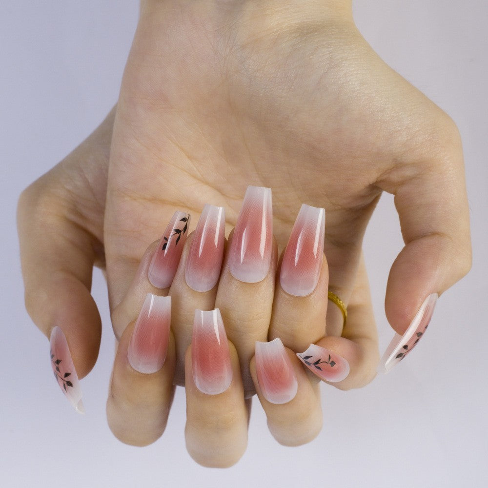 Elegante und Natürliche Nagelverzierung Brehn