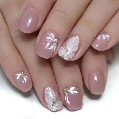 Künstlerisch von Schmetterlingen inspirierte Nagelverlängerungen Brehn