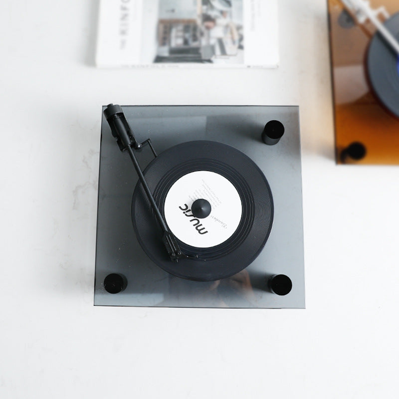Retro-inspirierter Plattenspieler aus Vinyl