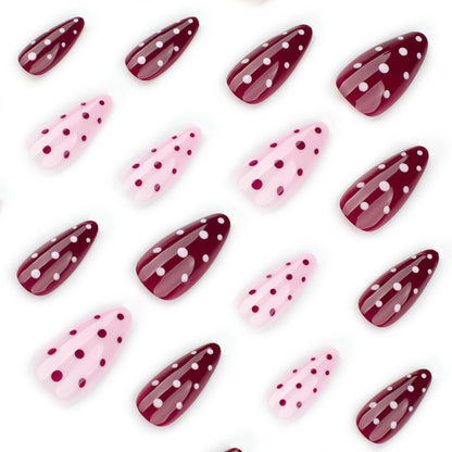 Kunstvolle Nagelverlängerungen mit Punkten und Eleganten Akzenten Brehn