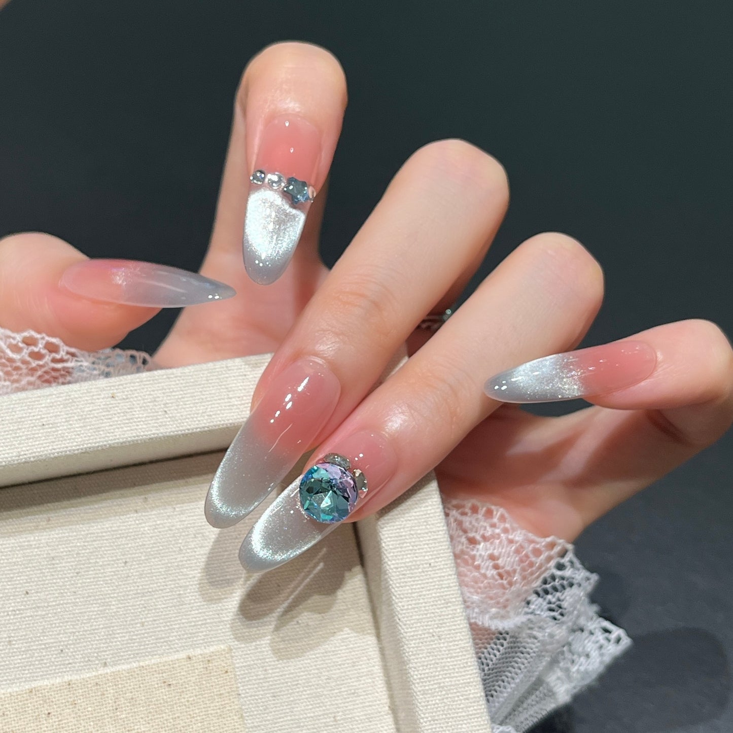 Premium Glossy Nagelverlängerungen mit Strassdetail Brehn