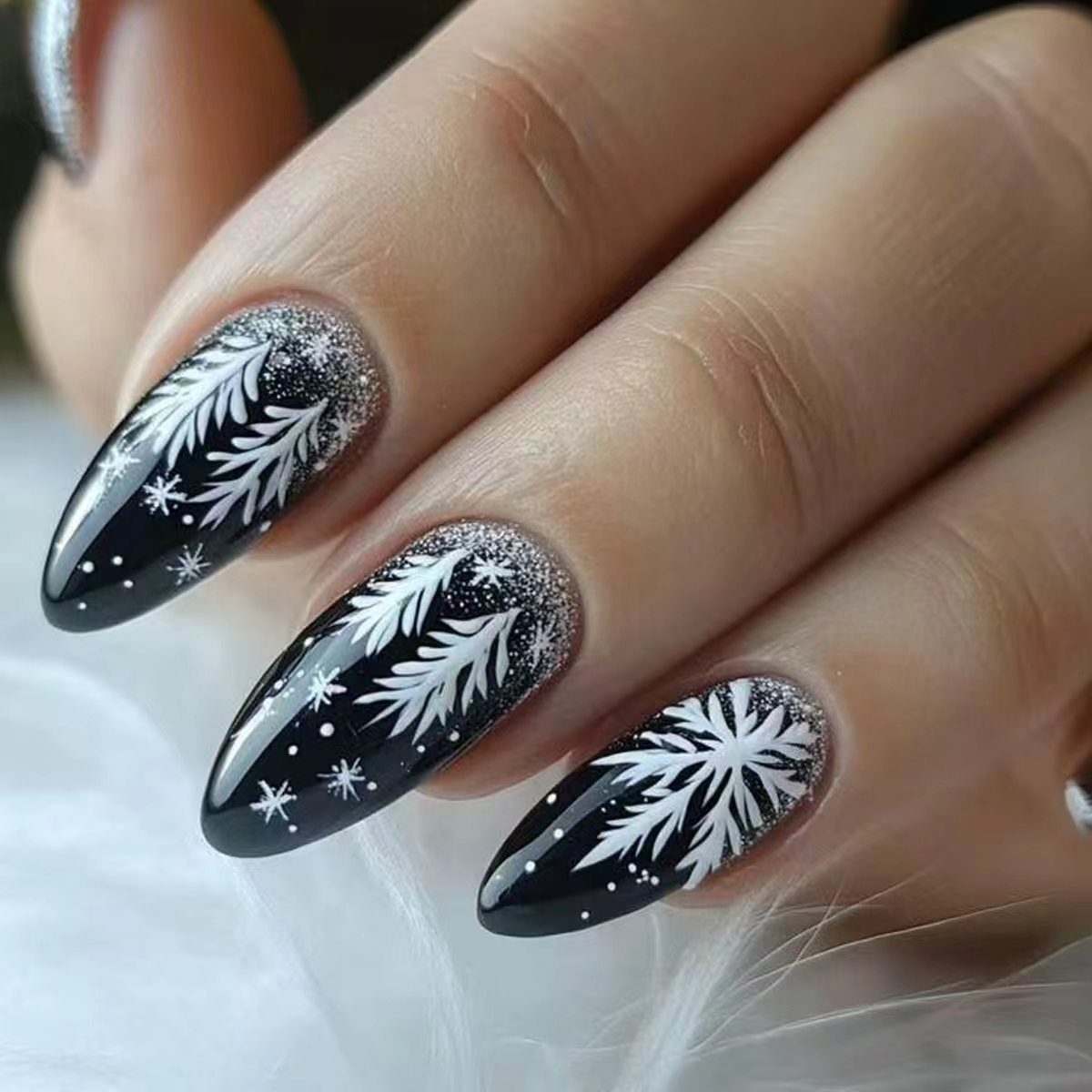Elegante Kunstnägel Im Weihnachtlichen Design Brehn
