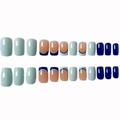 Schicke French Tip Nagelkunst