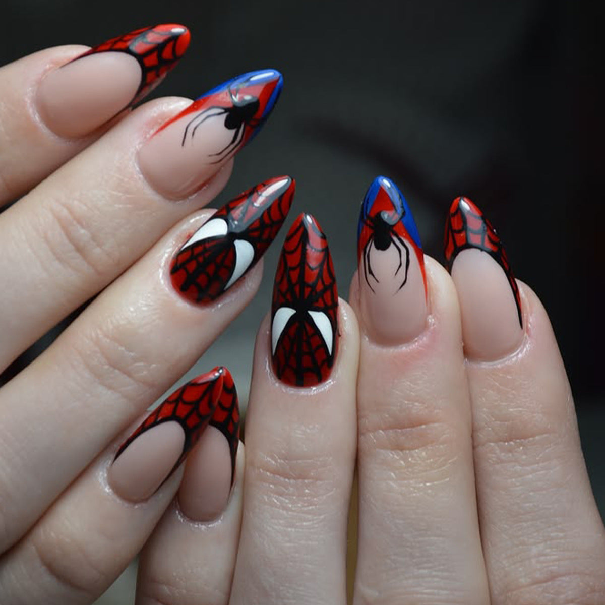 Spider-Man inspirierte Stiletto-Nagelkunst Brehn