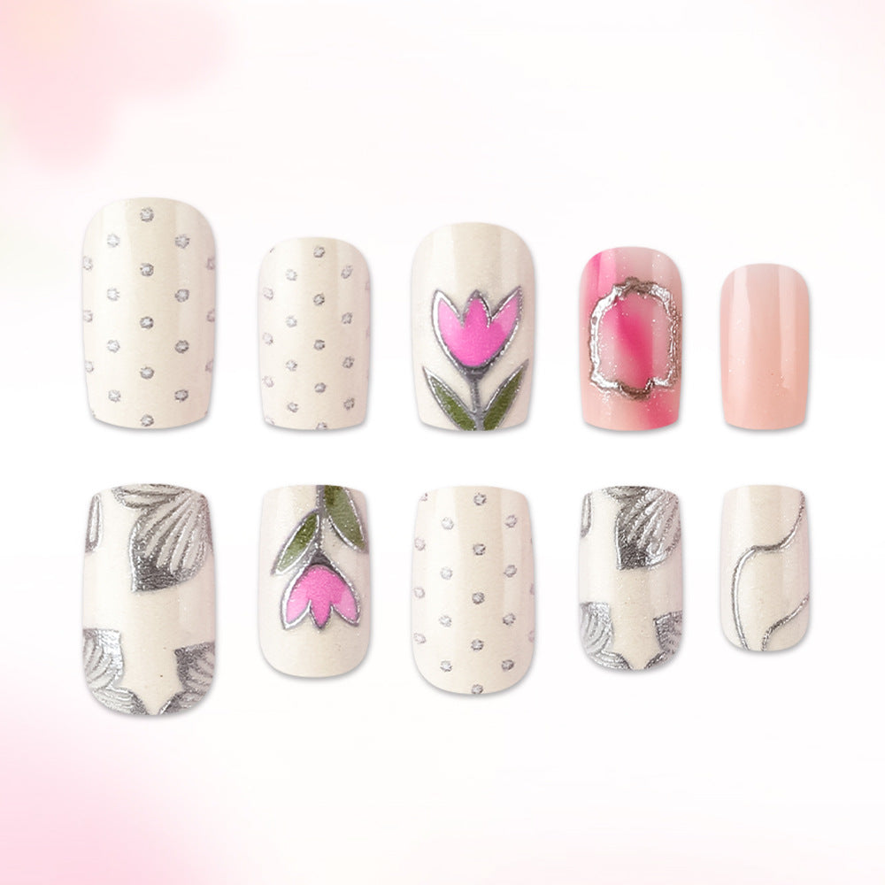 Elegantes Floral Design Gel Nail Art Brehn