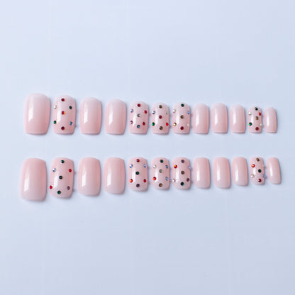Dekoratives mit Edelsteinen besetztes Nagelkunst-Set