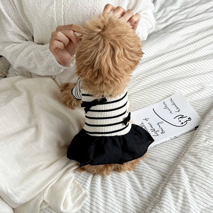 Rippstrick gestreiftes Strick-Hundekleid mit Rüschensaum & Akzent