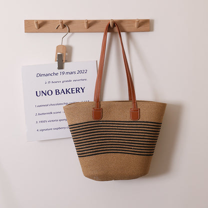 Elegante Bast-Umhängetasche mit Gestreiftem Design Brehn