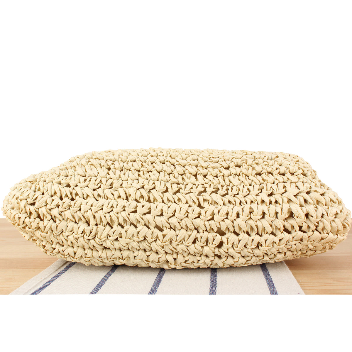 Umhängetasche Aus Handgearbeiteten Naturfasern mit Eleganter Kettenverzierung Brehn