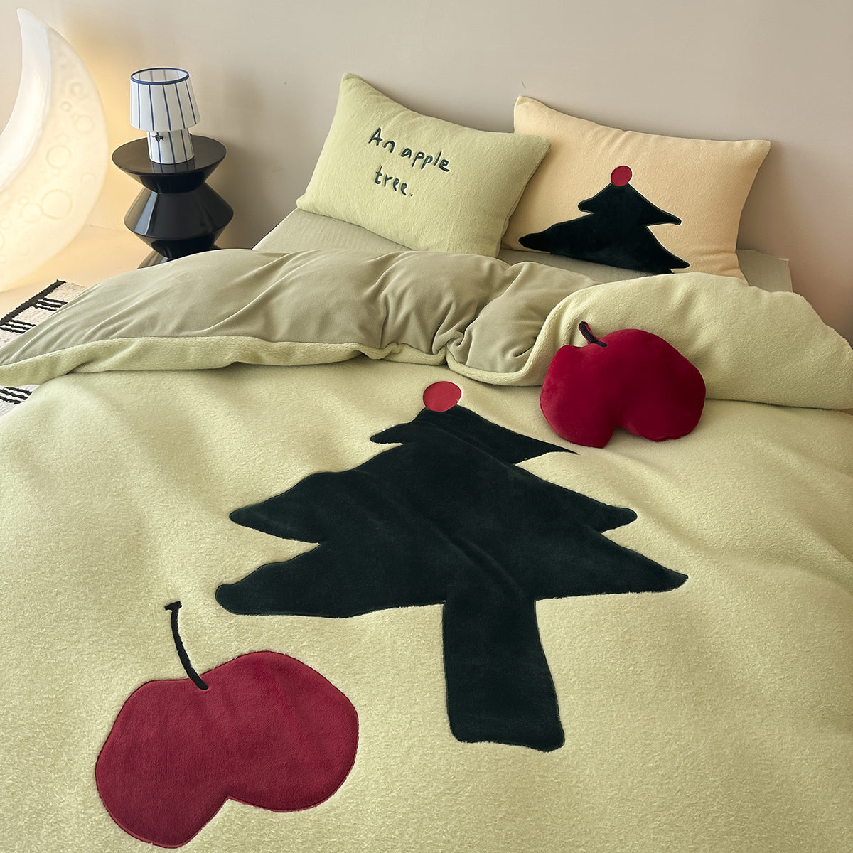 Kuschelige Bettwäschegarnitur mit gestickten Katzenapplikationen und Soft-Fleece-Oberfläche