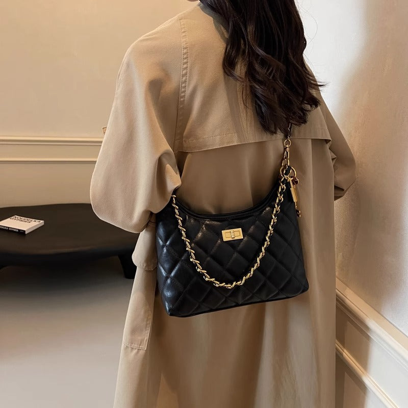 Elegante mit Ketten verzierte Hobo-Tasche Brehn