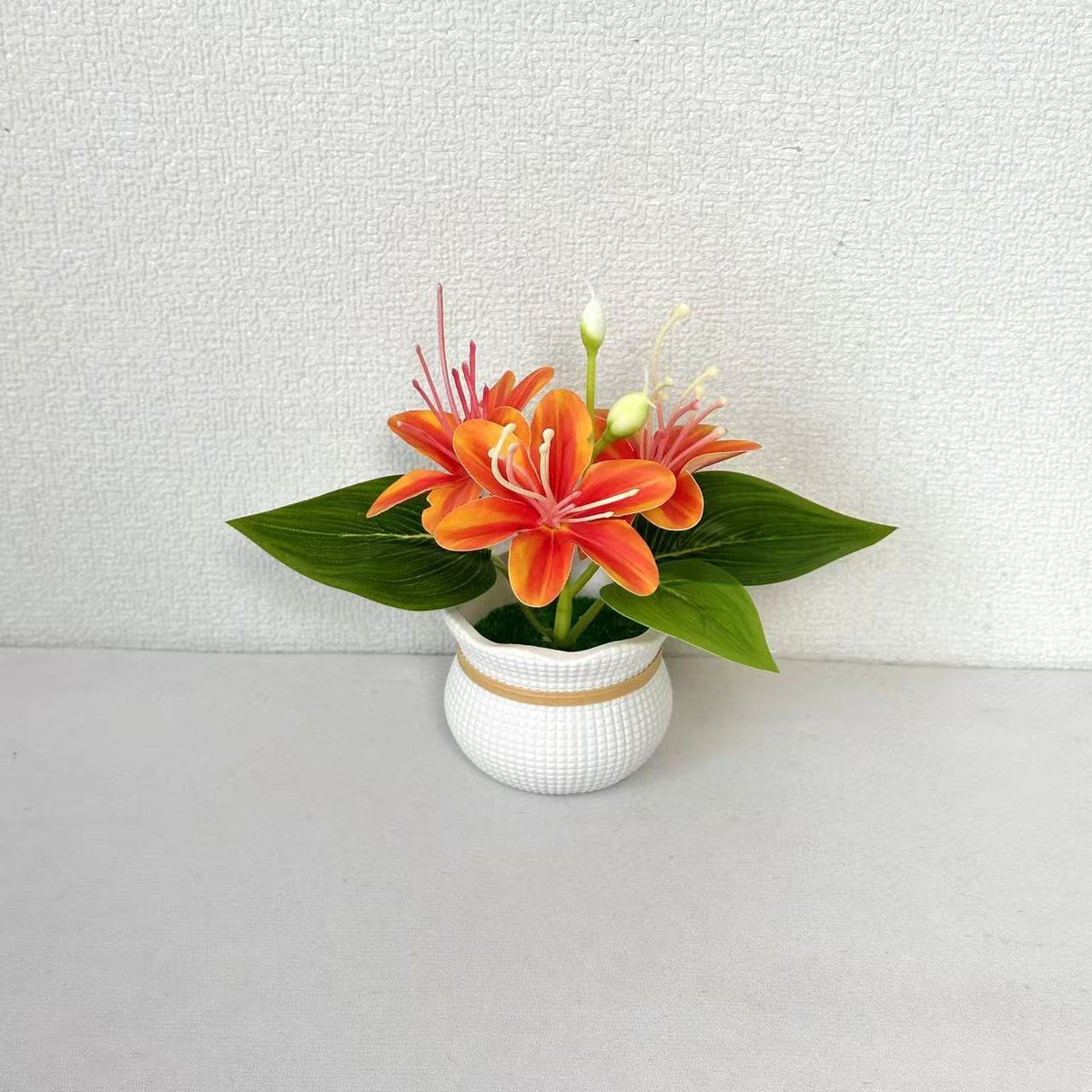 Lebendige künstliche Blumenarrangement