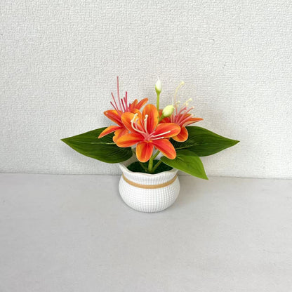 Lebendige künstliche Blumenarrangement