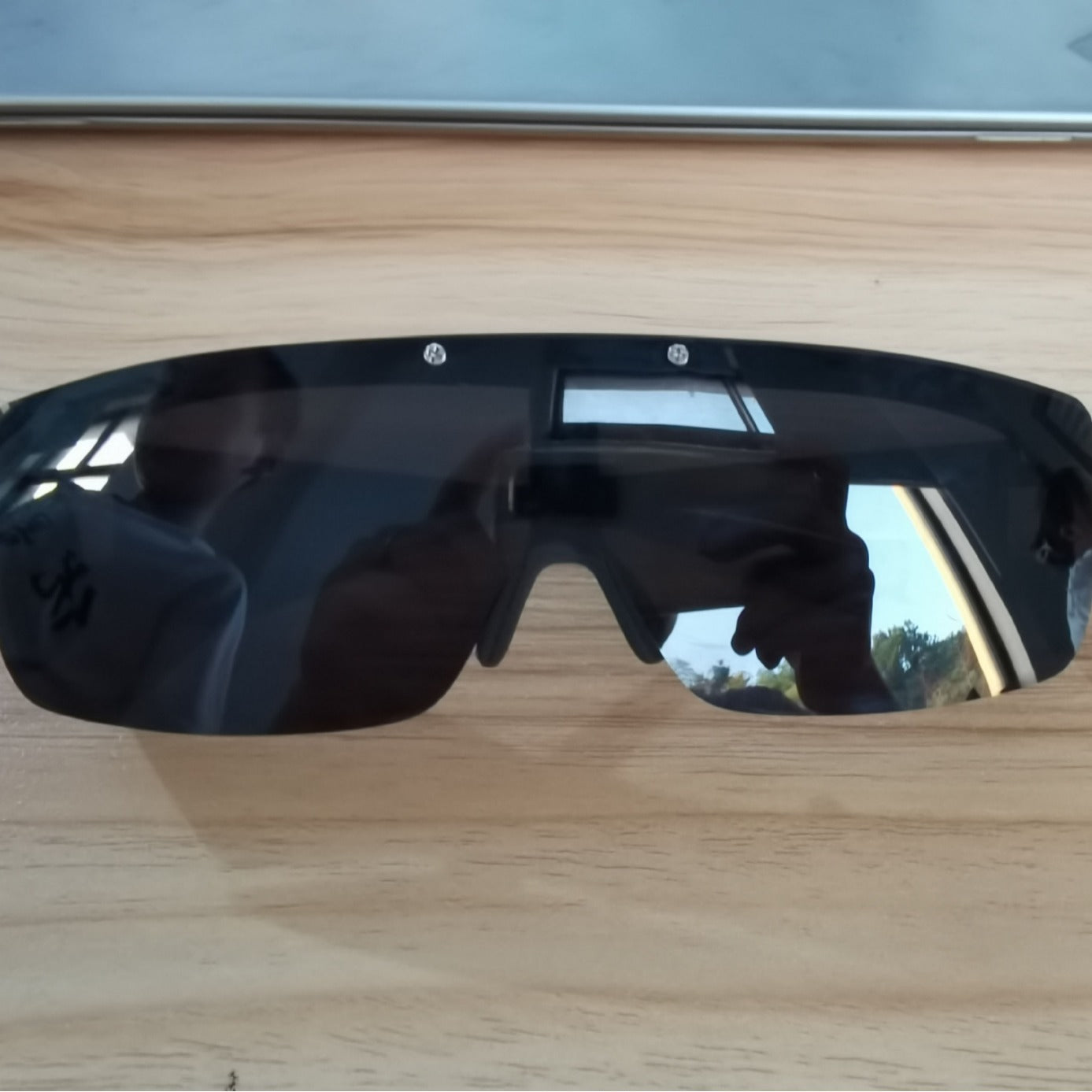 Sleek Shield Sonnenbrille Brehn