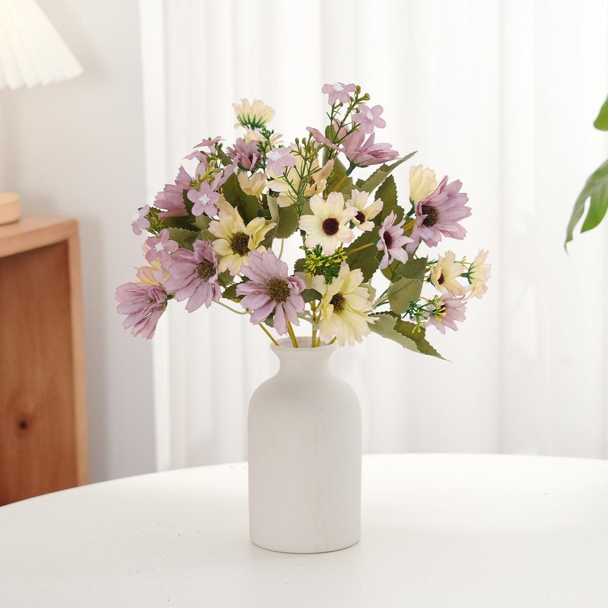 Lebensechter Gänseblümchen Blumenstrauß
