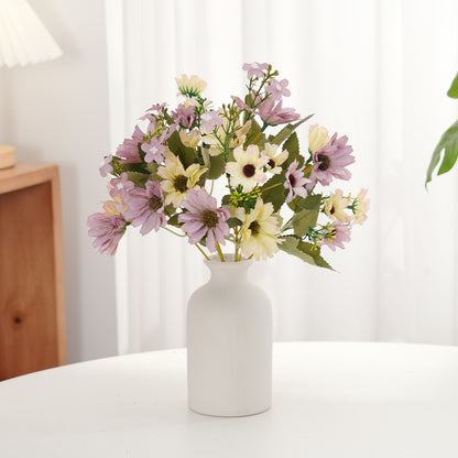 Lebensechter Gänseblümchen Blumenstrauß