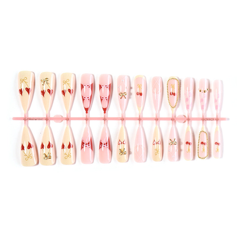 Elegantes dekoratives Press-On-Nagelset mit Schleifen- und Herzdesigns Brehn
