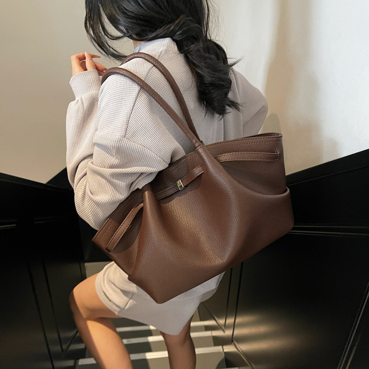 Klassische Narbenleder Tote Bag