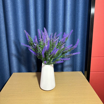 Eleganter künstlicher Lavendelstrauß für die Wohnkultur
