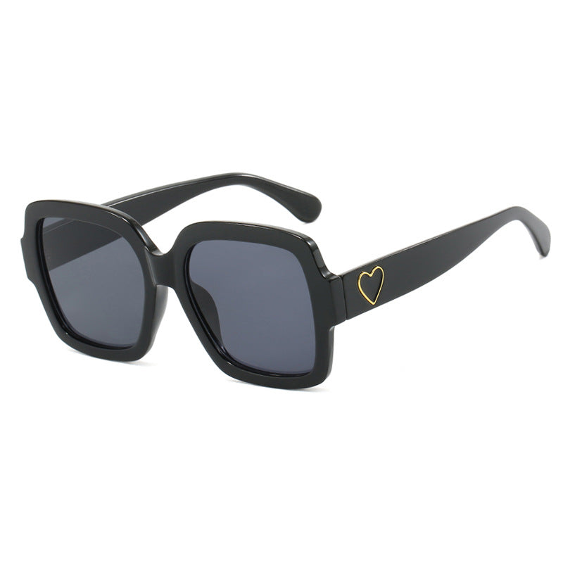 Damen quadratische Sonnenbrille mit modischem Herzakzent Brehn