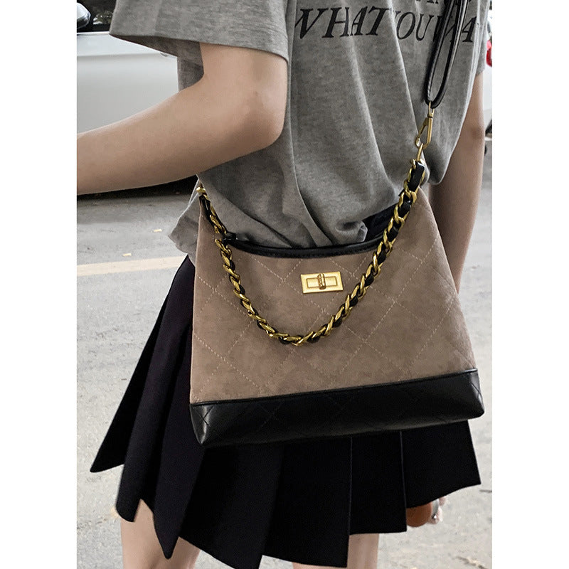 Gepolsterte Wildleder Hobo Handtasche Brehn