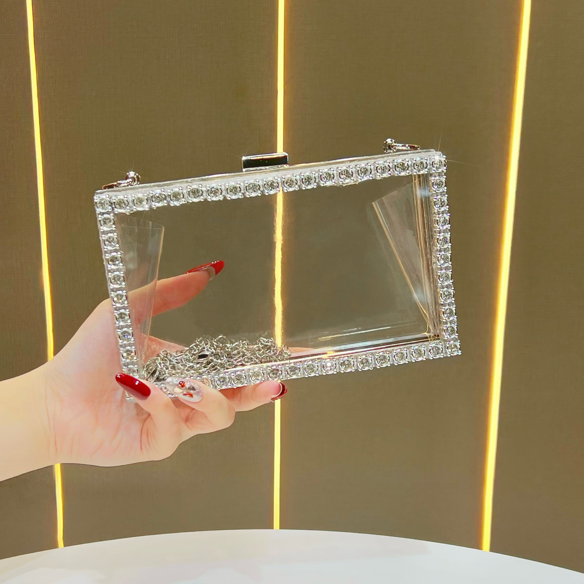 Kristallakzentierte klare Abend-Clutch