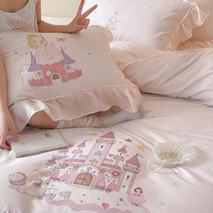 Kinder-Bettwäschegarnitur mit illustrativem Schloss- und Prinzessinnen-Print, Volantkissen und weicher Baumwollmischung