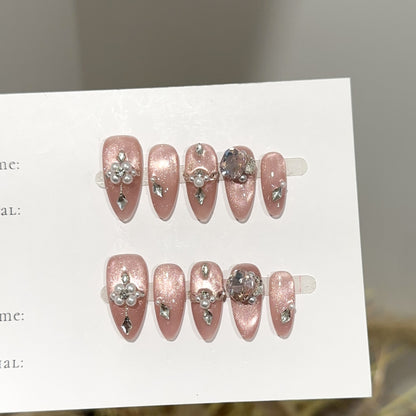 Glamouröses Press-On Nagelkunstset mit Perlen- und Steinelementen