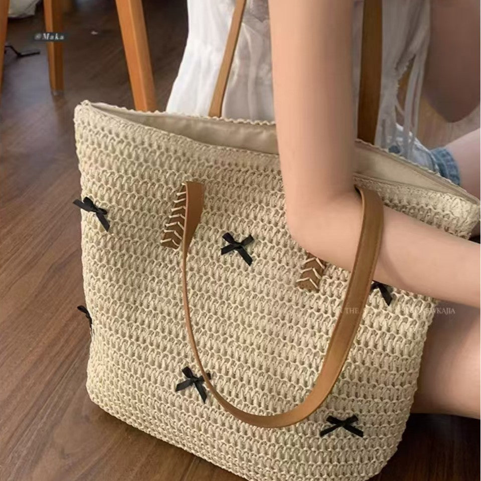 Geflochtene Basttasche mit Dekorativem Schleifendesign Brehn
