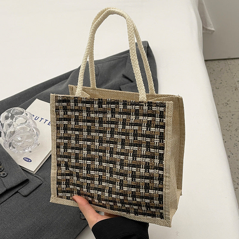 Bohemian Tasche mit dekorativen Pom Poms
