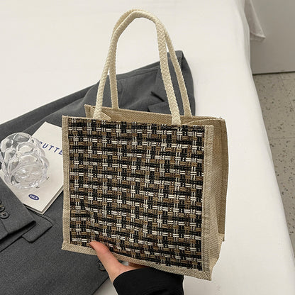 Bohemian Tasche mit dekorativen Pom Poms