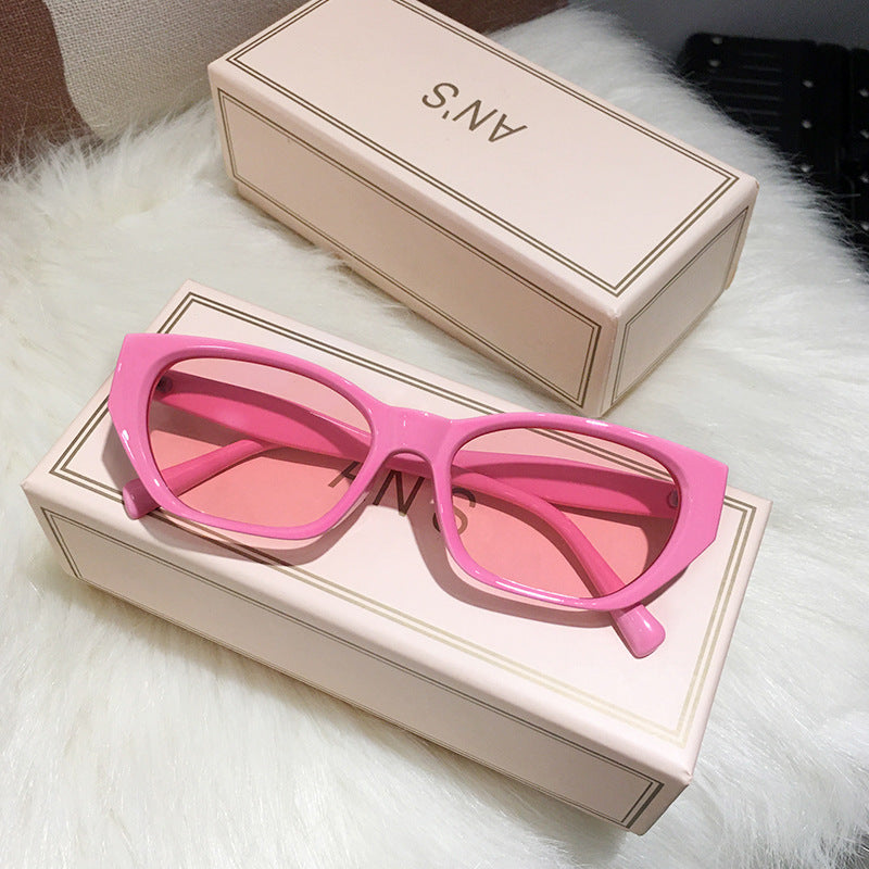 Damen futuristische Cat-Eye Sonnenbrille mit transparentem Rahmen und komfortablem UV-Schutz Brehn