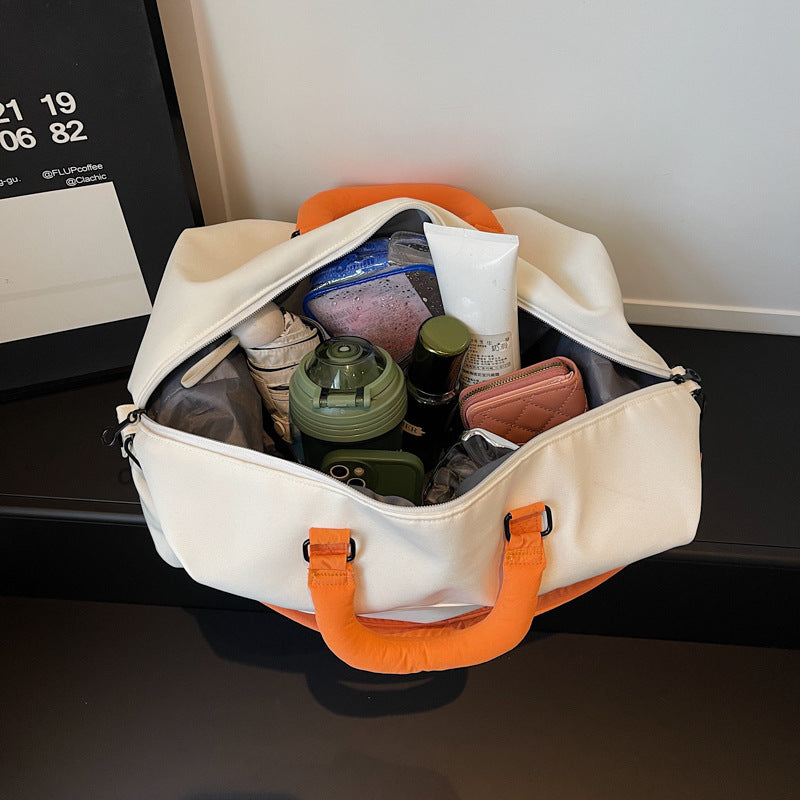 Sportliche Reisetasche Aus Strapazierfähigem Material mit Ergonomischen Griffen Brehn