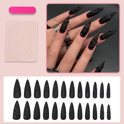 Kunstnagelset mit stylischen geometrischen Designs Brehn