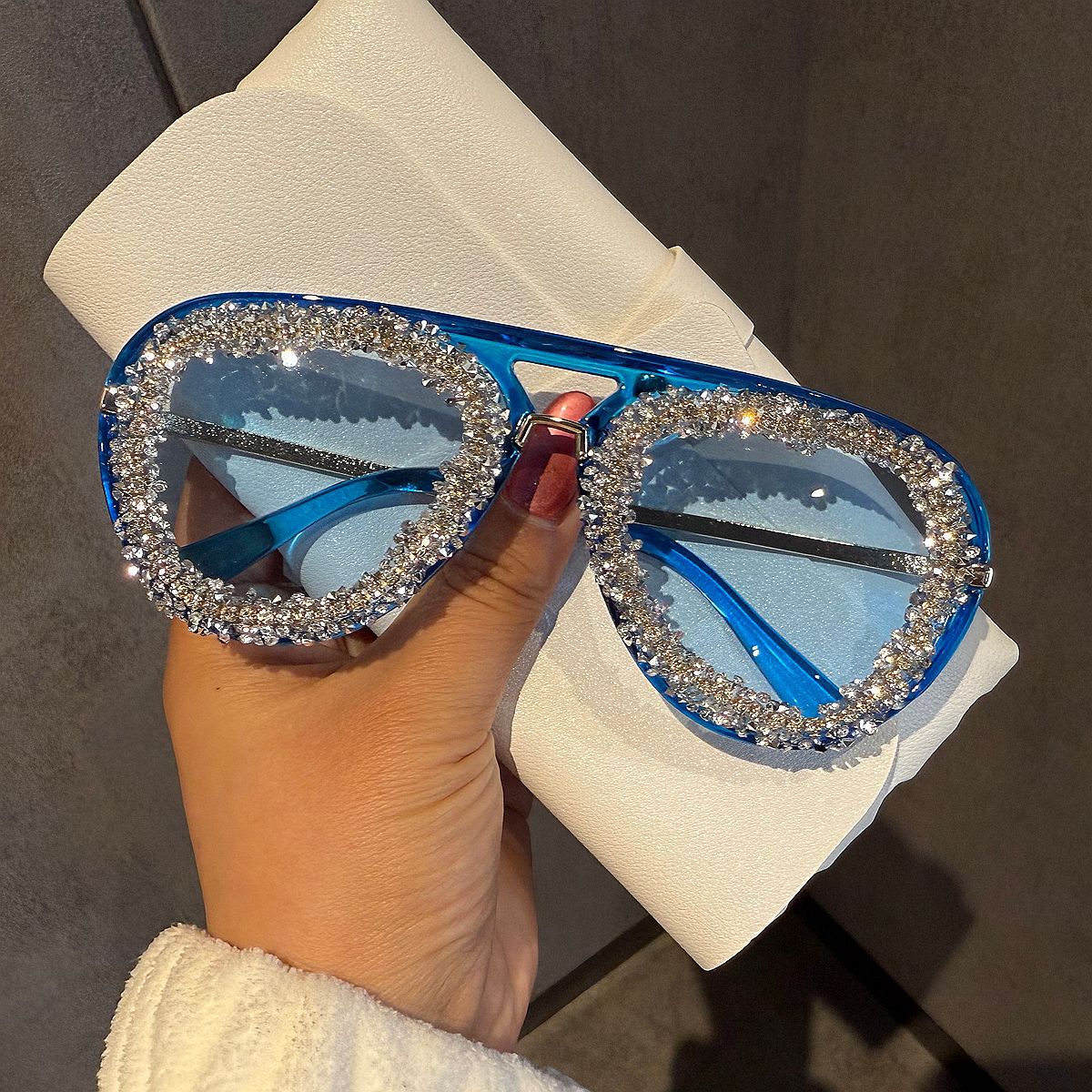 Damen extravagante Herz-Sonnenbrille mit funkelndem Strassrahmen Brehn