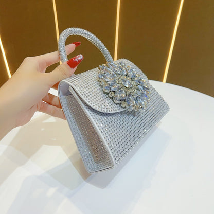 Glamouröse mit Strass besetzte Abend-Handtasche