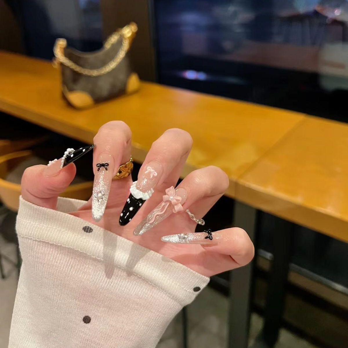 Dekoratives thematisches Acryldesign Press-On Nagelset Brehn