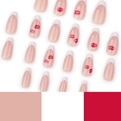 Kunstvolle Nagelverlängerungen mit glamourösem Lippen-Design Brehn