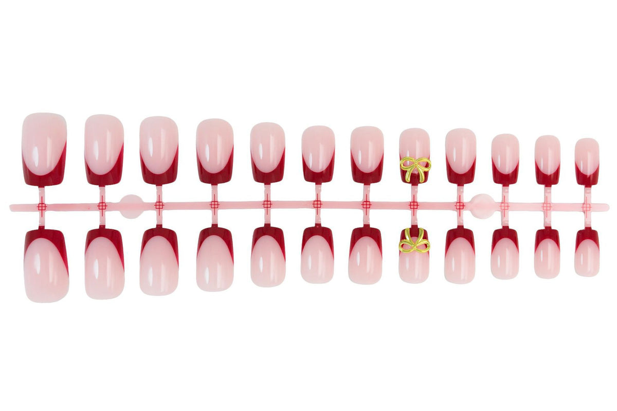 Kunstnagelset mit eleganten roten Spitzen und raffinierten Schleifenverzierungen Brehn
