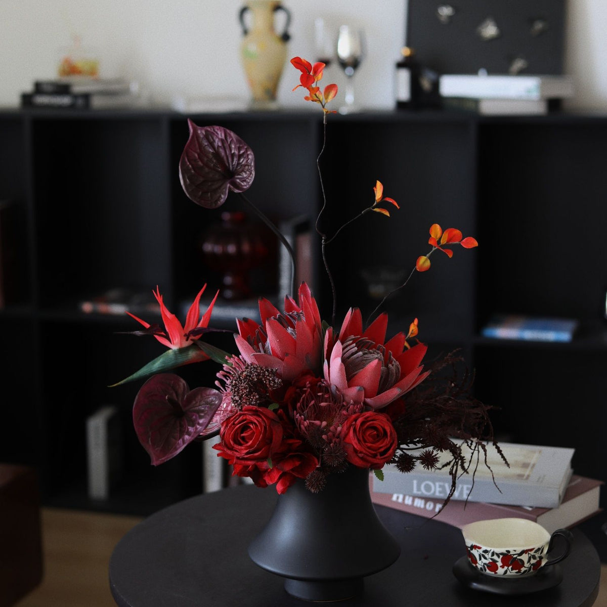 Künstlerisches florales Tischmittelstück Arrangement