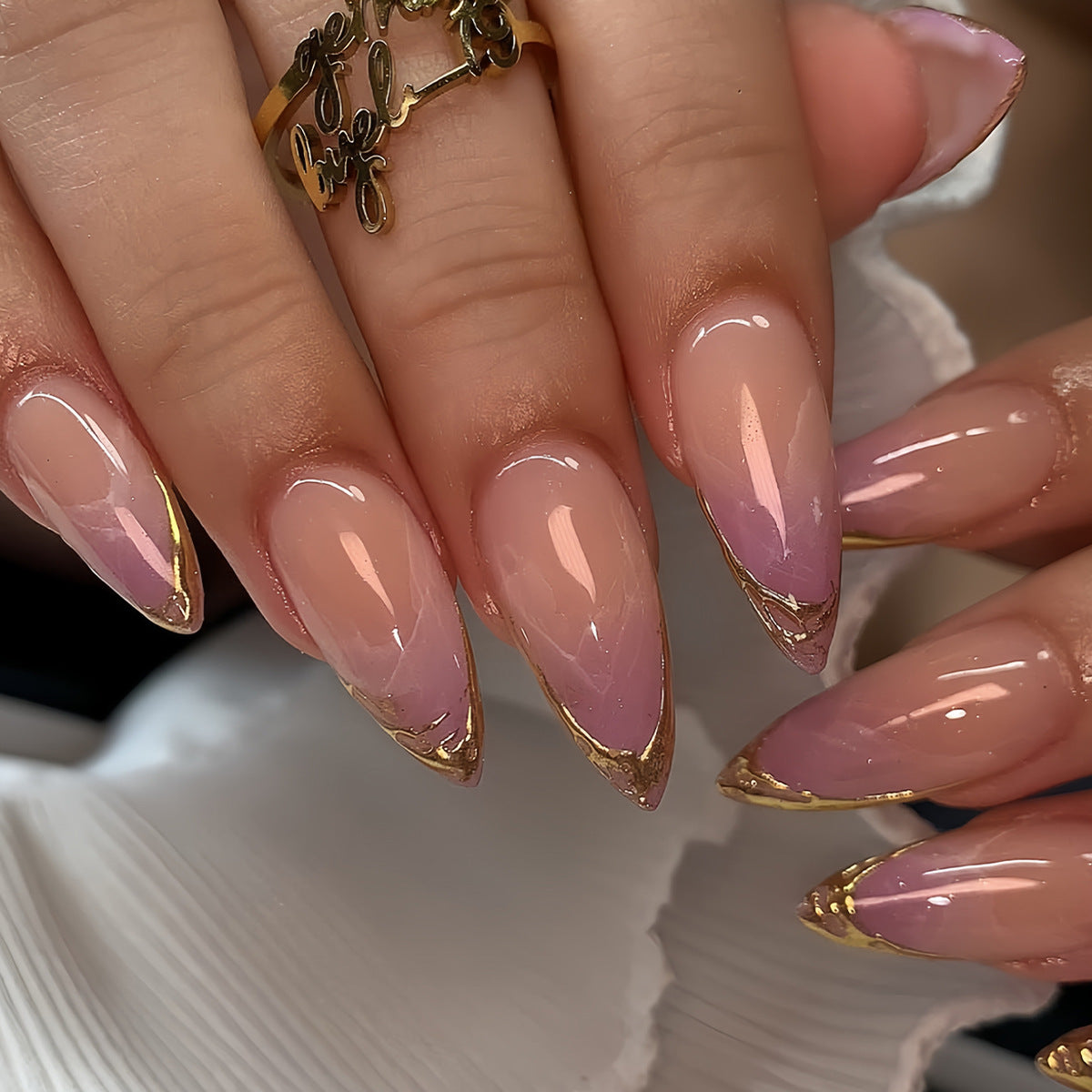 Künstlerisches Stiletto Press-On Nagelset Brehn